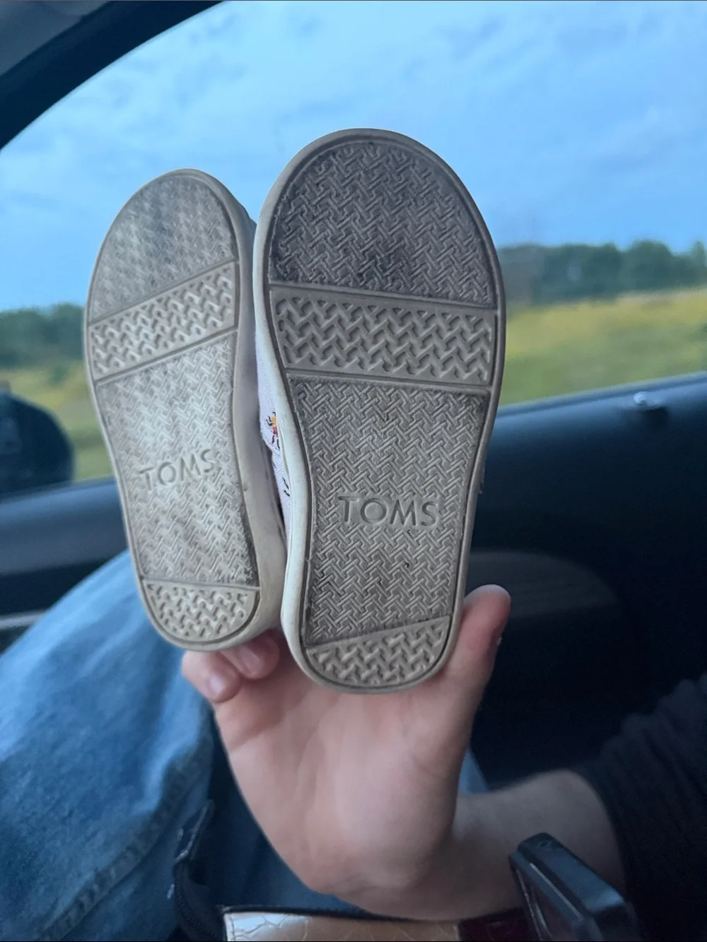 Toms Kids Slip-On Moccasins in Light beige with Bug Print SIZE 7